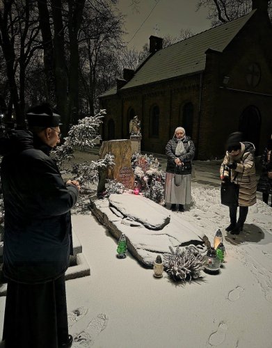 09-2 (1) (1) (1) (1) (1)