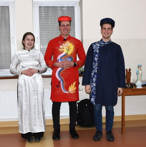 20 (1) (1) (1) (1) (1) (1) (1) (1) (1) (1)